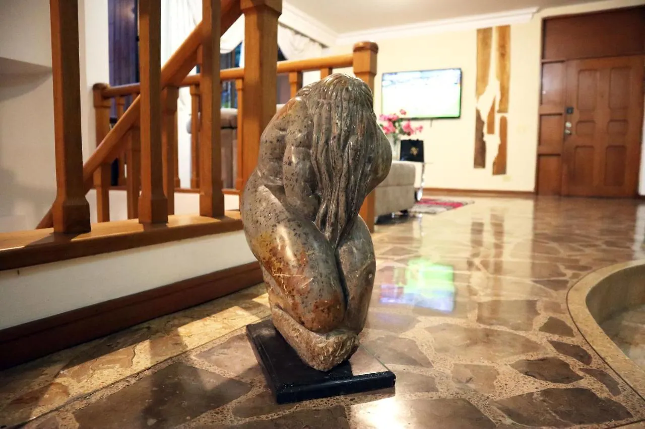 Lujoso Apartamento En El Poblado De 300 Metros Medellin Colombia