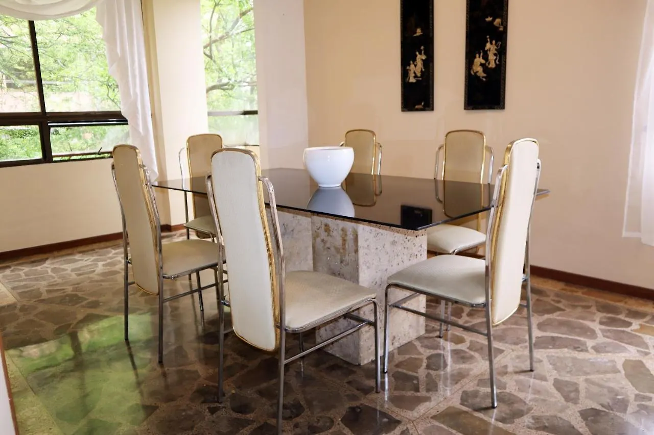 Lujoso Apartamento En El Poblado De 300 Metros Medellin Apartment