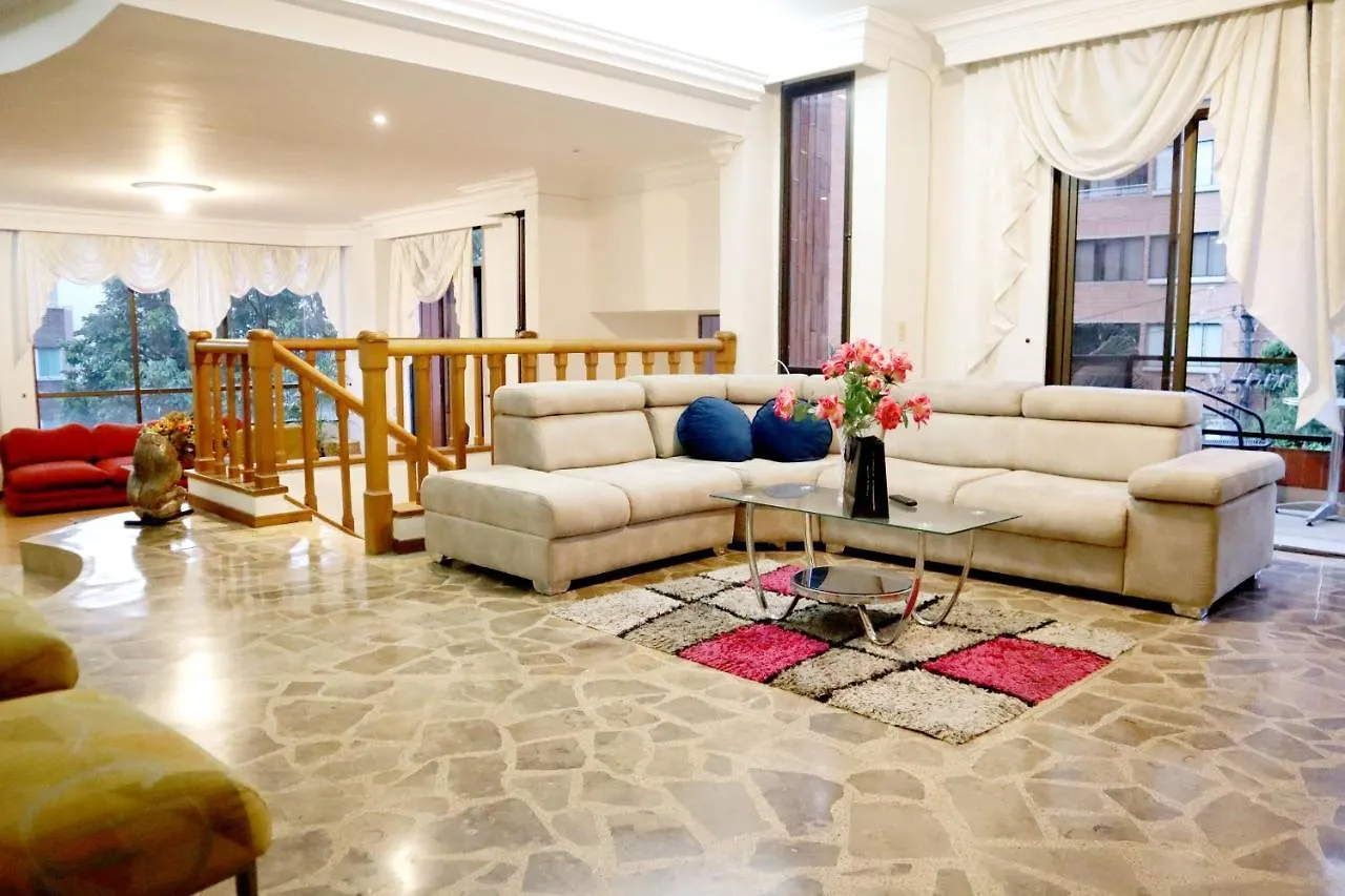 Lujoso Apartamento En El Poblado De 300 Metros Medellin 0*,  Colombia