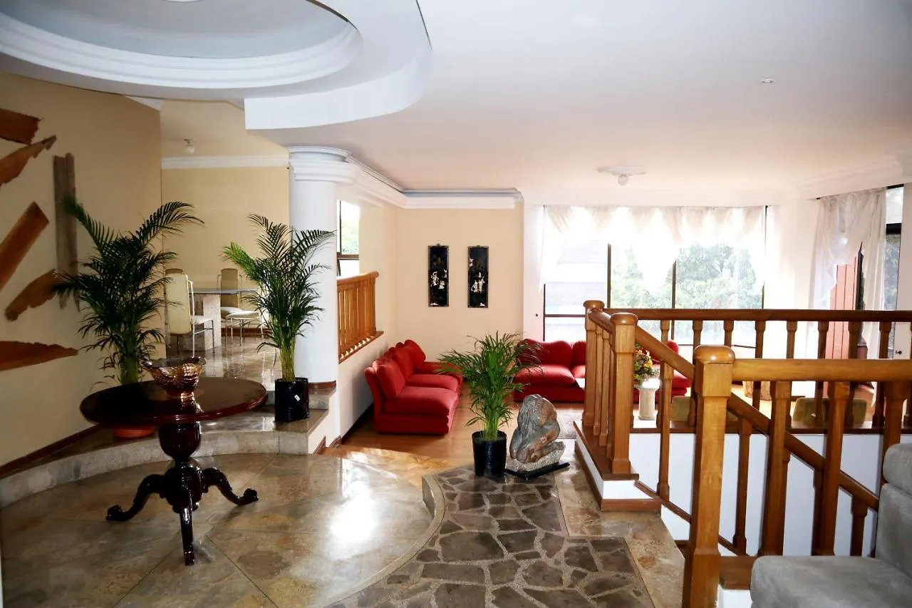 Lujoso Apartamento En El Poblado De 300 Metros Medellin