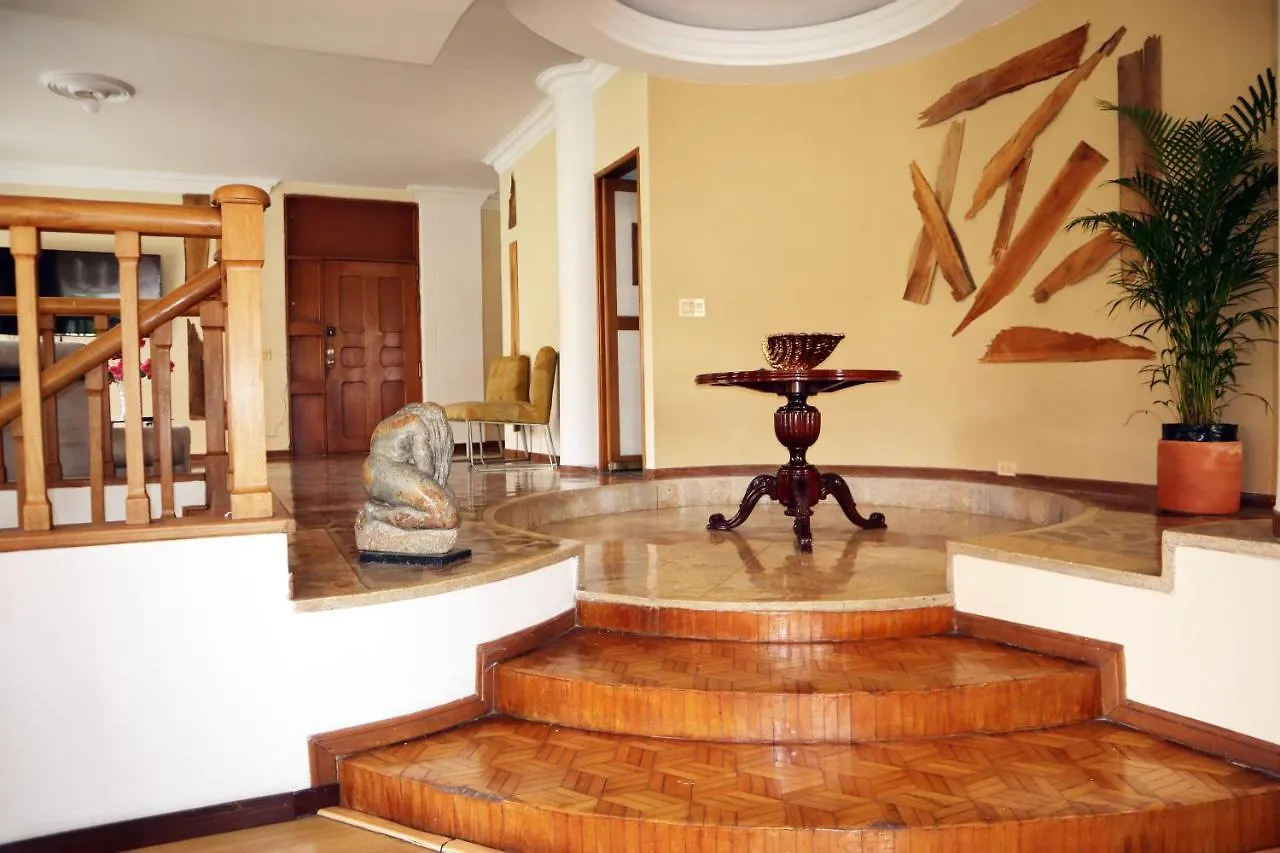 Lujoso Apartamento En El Poblado De 300 Metros Medellin