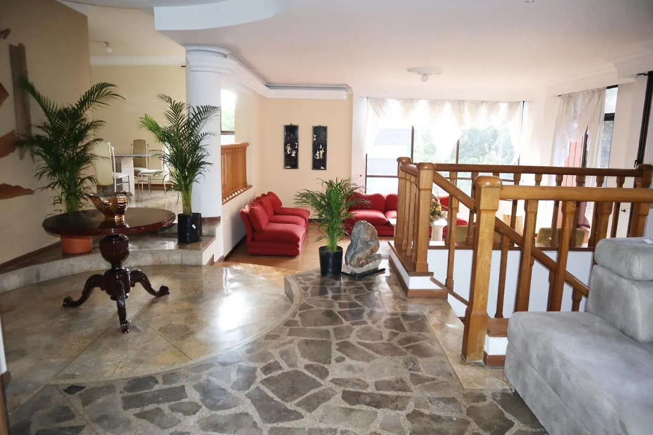 Lujoso Apartamento En El Poblado De 300 Metros Medellin 0*,