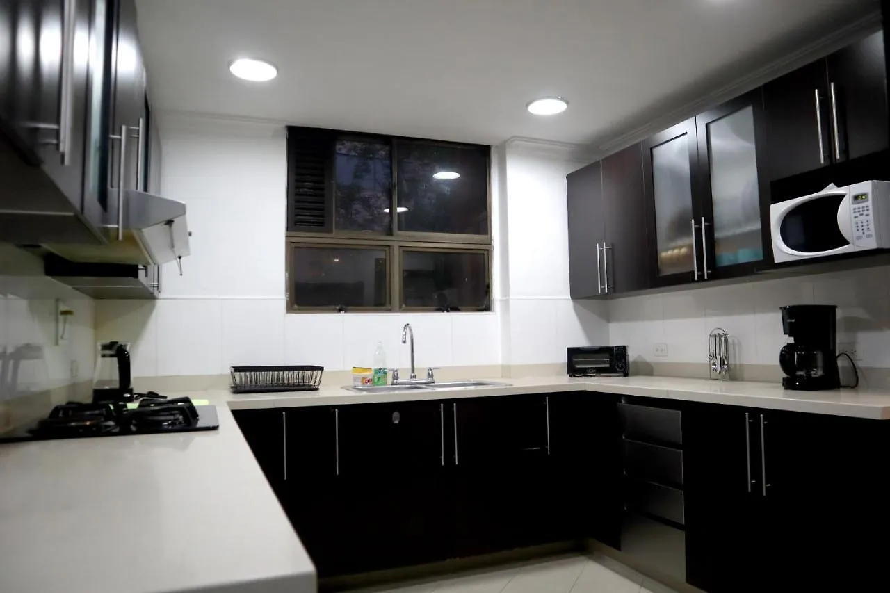 Lujoso Apartamento En El Poblado De 300 Metros Medellin