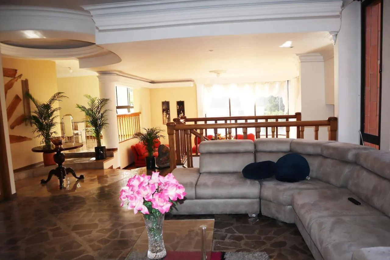 Lujoso Apartamento En El Poblado De 300 Metros Medellin Colombia