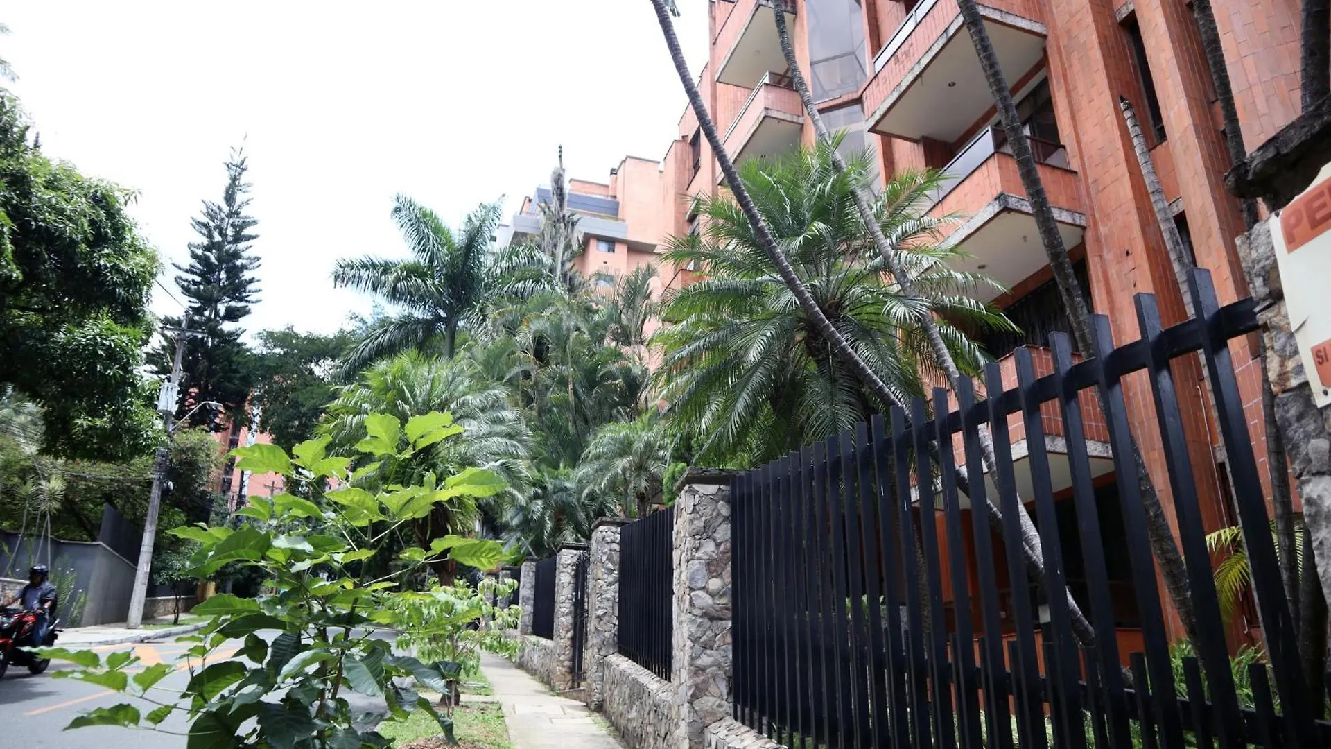 Lujoso Apartamento En El Poblado De 300 Metros Medellin