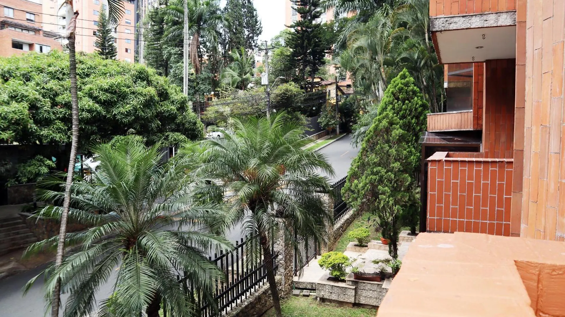 Lujoso Apartamento En El Poblado De 300 Metros Medellin